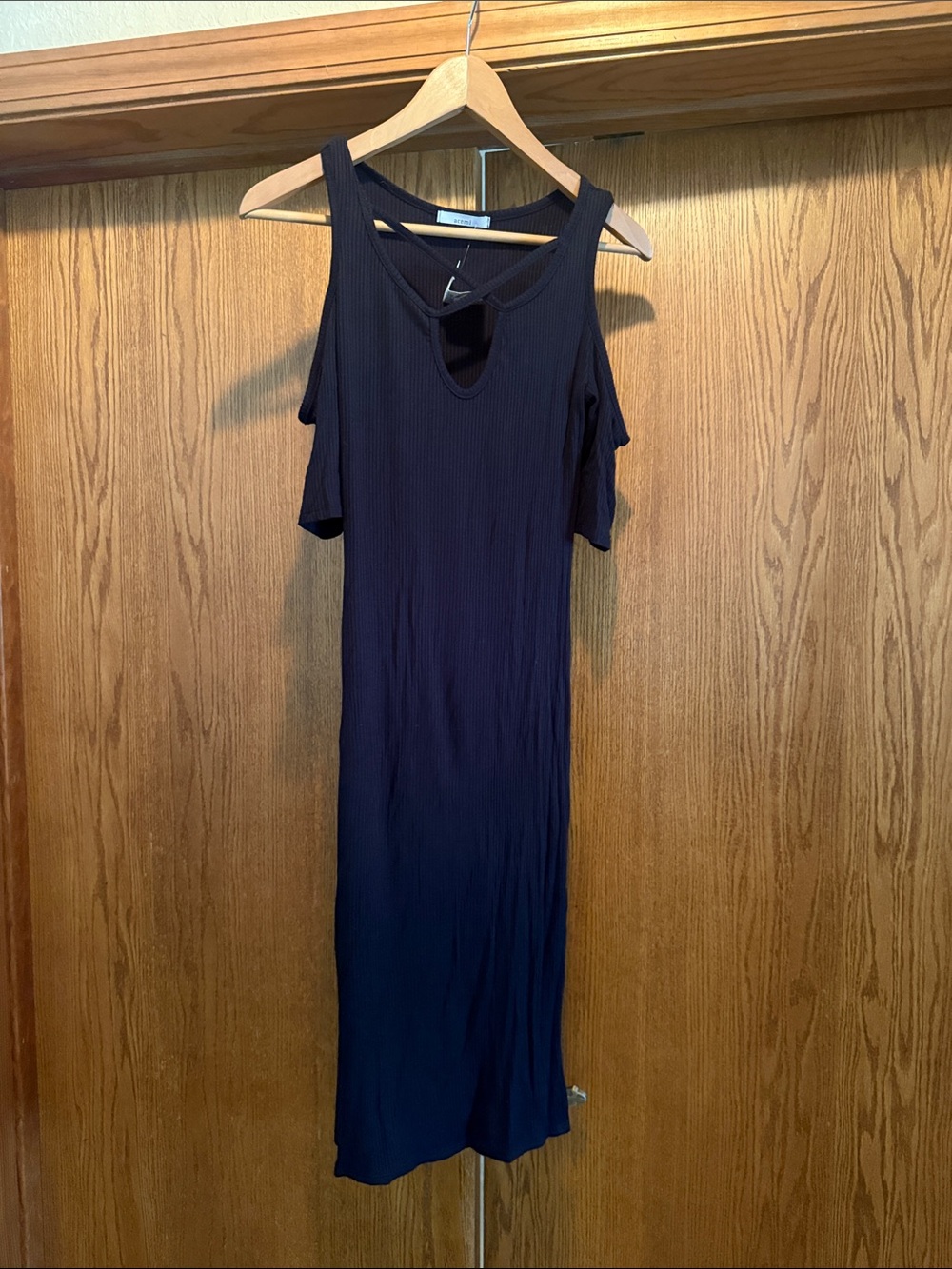 Acemi Navy Cold-Shoulder Midi Dress